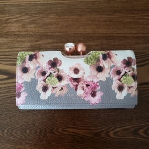 Ted Baker Crystal Bobble Manitee Wallet - Flowers